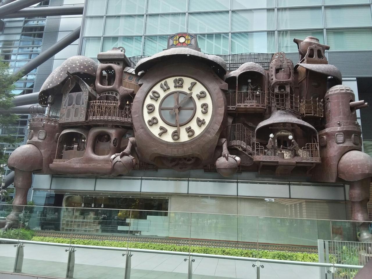 Horloge mécanique près du métro Shiodome