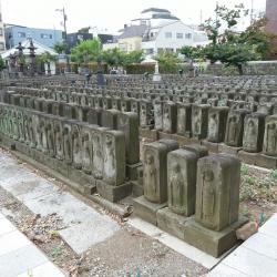 Temple Jomyoin et ses statuettes